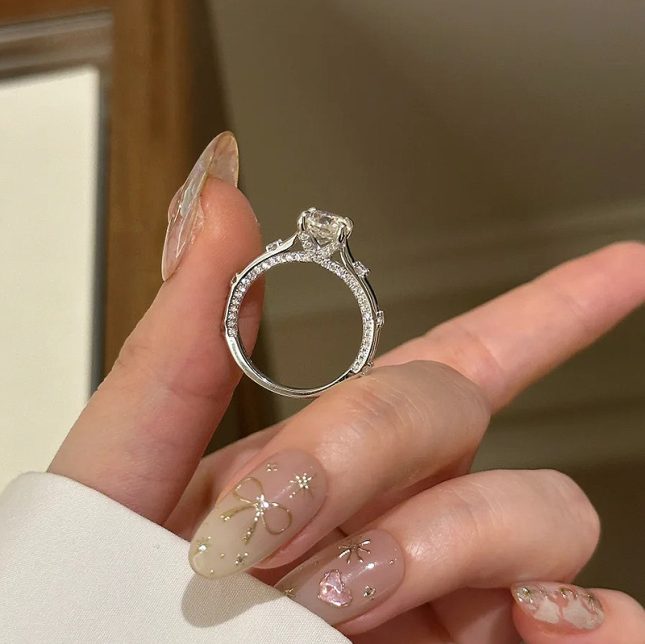 Women's S925 Silver One Carat Round White Diamond Classic Ring - Image 3